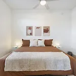 Uptown Luxury - Floor King Suite, Free Parking