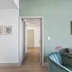 Uptown Luxury - Floor King Suite, Free Parking Apartment *