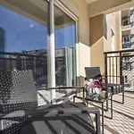 Modern Marvel - Free Parking, Gym, Near Stadium