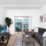 Apartment The Hornet - Cozy And Spacious 3br - Free Parking - Views - 2 Mins To Stadium Charlotte