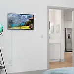 The Hornet - Cozy And Spacious 3br - Free Parking - Views - 2 Mins To Stadium *