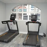 Apartment The Hornet - Cozy And Spacious 3br - Free Parking - Views - 2 Mins To Stadium *