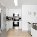 The Hornet - Cozy And Spacious 3br - Free Parking - Views - 2 Mins To Stadium