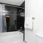 The Hornet - Cozy And Spacious 3br - Free Parking - Views - 2 Mins To Stadium Charlotte