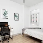The Hornet - Cozy And Spacious 3br - Free Parking - Views - 2 Mins To Stadium