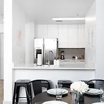 The Hornet - Cozy And Spacious 3br - Free Parking - Views - 2 Mins To Stadium Apartment
