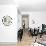The Hornet - Cozy And Spacious 3br - Free Parking - Views - 2 Mins To Stadium