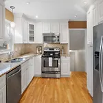 Holiday home Elegant 4bd Retreat - Backyard Bbq & Theater Charlotte