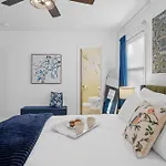 Holiday home Elegant 4bd Retreat - Backyard Bbq & Theater Charlotte