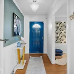 Elegant 4bd Retreat - Backyard Bbq & Theater * Charlotte