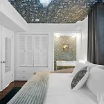 Holiday home Elegant 4bd Retreat - Backyard Bbq & Theater