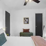 Elegant 4bd Retreat - Backyard Bbq & Theater *