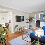 Elegant 4bd Retreat - Backyard Bbq & Theater * Charlotte