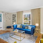 Elegant 4bd Retreat - Backyard Bbq & Theater * Charlotte