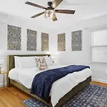 Elegant 4bd Retreat - Backyard Bbq & Theater Charlotte