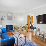 Elegant 4bd Retreat - Backyard Bbq & Theater * Charlotte