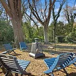Holiday home Elegant 4bd Retreat - Backyard Bbq & Theater *