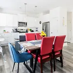 Chic Home 9 Min To Uptown Hot Tub & Private Yard