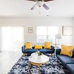 Chic 9 Min To Uptown Hot Tub & Private Yard *