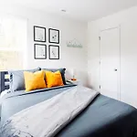 Chic Home 9 Min To Uptown Hot Tub & Private Yard