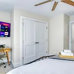 Holiday home 3 Lux King Beds O Game Rm O Fenced Backyard Escape Charlotte