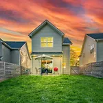 Holiday home 3 Lux King Beds O Game Rm O Fenced Backyard Escape Charlotte