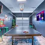 3 Lux King Beds O Game Rm O Fenced Backyard Escape *