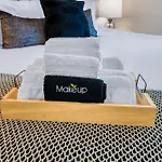 3 Lux King Beds O Game Rm O Fenced Backyard Escape Holiday home