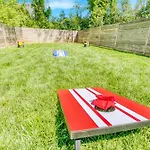 3 Lux King Beds O Game Rm O Fenced Backyard Escape Holiday home *