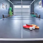 3 Lux King Beds O Game Rm O Fenced Backyard Escape Holiday home Charlotte