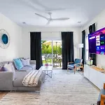 3 Lux King Beds O Game Rm O Fenced Backyard Escape Holiday home *