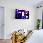 3 Lux King Beds O Game Rm O Fenced Backyard Escape