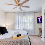 Holiday home 3 Lux King Beds O Game Rm O Fenced Backyard Escape Charlotte