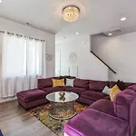 Pooltable-15 Mins To Uptown & Dt-king Bed! *
