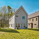 Pooltable-15 Mins To Uptown & Dt-King Bed!