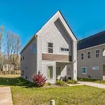 Pooltable-15 Mins To Uptown & Dt-King Bed!