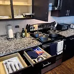 Luxurious King Bed Studio In Midtown!