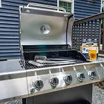 Uptown Oasis, Hot Tub, Swing Chairs, Fire Pit, Gazebo * Charlotte