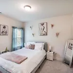 Stylish 3Br Home In Clt, Close To Downtown, Airport, Wfh & Parking & Family Friendly & Business Ready