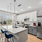 Luxurious King 3br In Waverly Charlotte!
