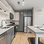 Luxurious 1Br Suite In Waverly Charlotte!