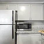 Luxe 2Br 2 Bath Prime Uptown With Free Parking