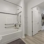 Unique 1bd - 5 Min Dt, Gym, Parking, W-d - Sleeps 6 *