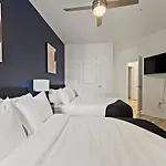 Unique 1bd - 5 Min Dt, Gym, Parking, W-d - Sleeps 6 Charlotte