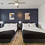 Unique 1bd - 5 Min Dt, Gym, Parking, W-d - Sleeps 6 Charlotte