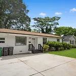 3Bd Near Dt | Bbq, Backyard Games & Outdoor Dining