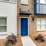 2 Mi To Uptown Charlotte Townhome With Balconies!