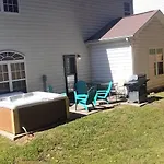 Holiday home Cozy 4b 2 5b King Beds Jacuzzi