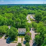 Modern Two Br Townhome, Workspace, Free Parking And Wi-Fi