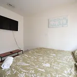 3 Beds1 Bath- King Beds, Uptown, Wd, Sleeps 6